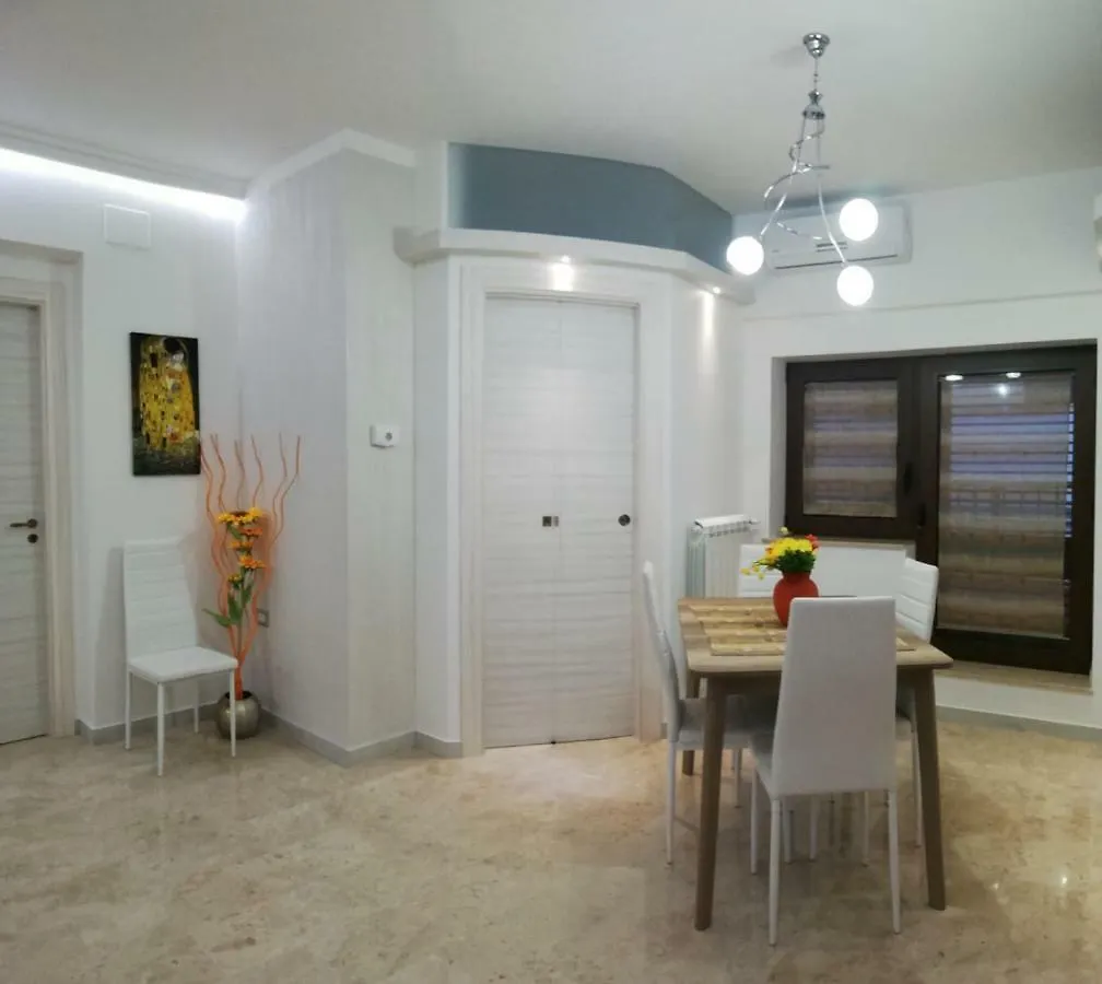 Casa Vacanze Liberty Licata Tatil Evi